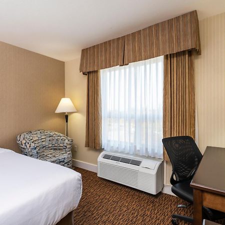 Comfort Inn & Suites Surrey Exterior foto