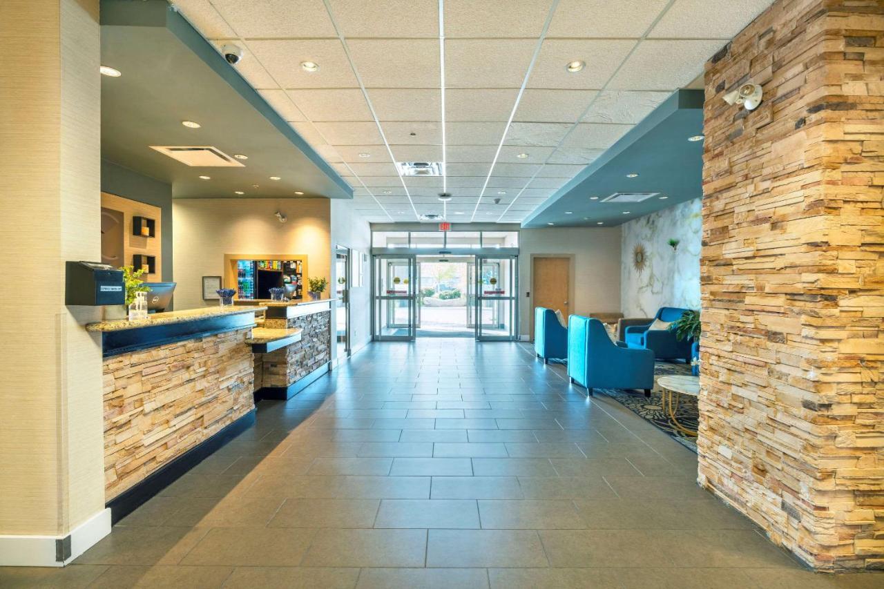 Comfort Inn & Suites Surrey Exterior foto