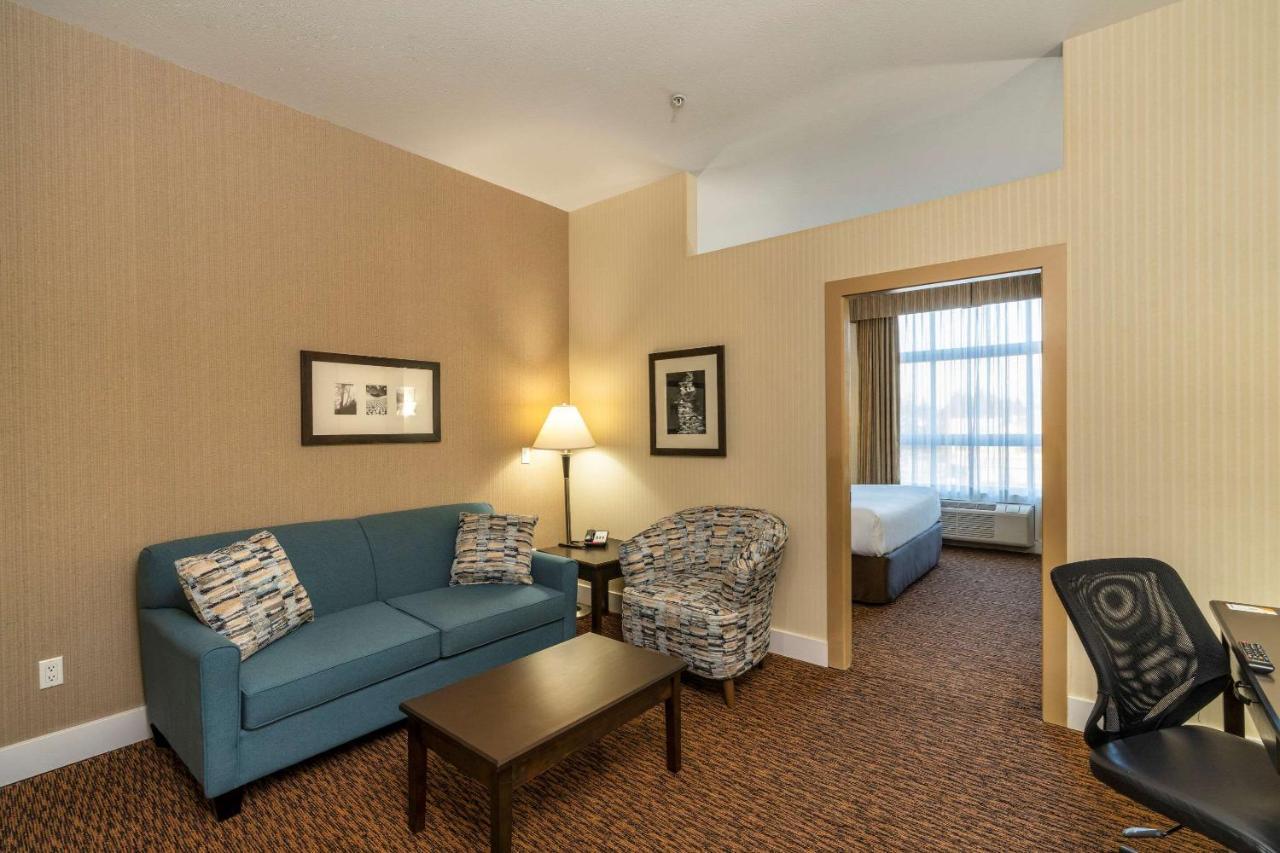 Comfort Inn & Suites Surrey Exterior foto